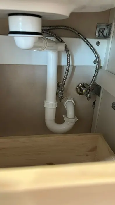 Bathroom sink & vanity — Connections